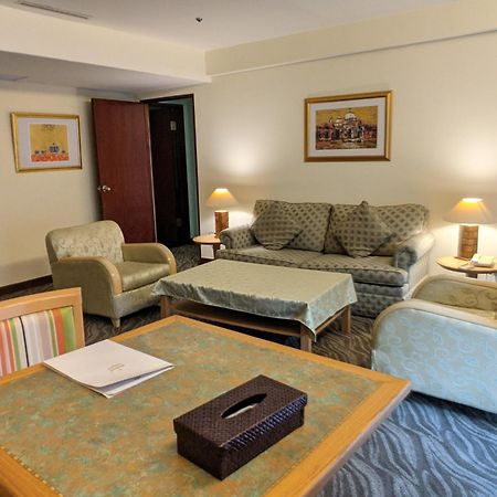 垦丁大街 垦丁福华渡假饭店酒店 外观 照片 A living room in a suite at the hotel