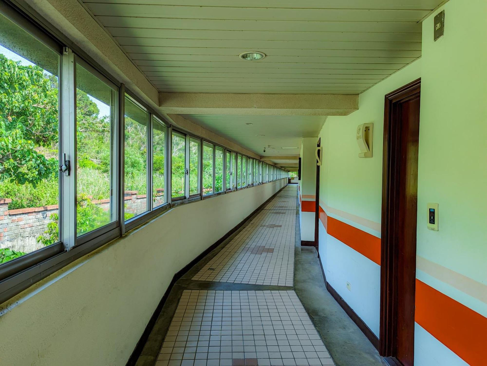 垦丁大街 垦丁福华渡假饭店酒店 外观 照片 A corridor in the 1970s