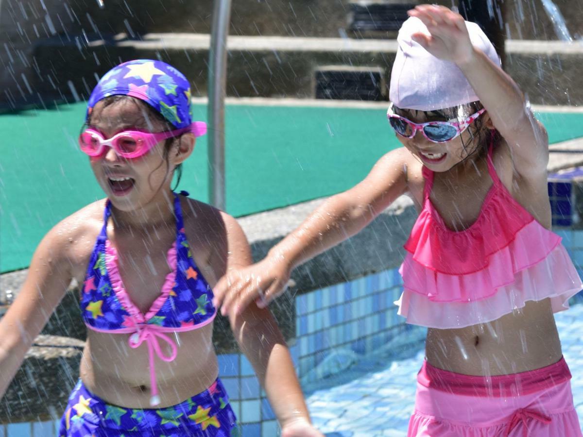 垦丁大街 垦丁福华渡假饭店酒店 外观 照片 Two girls wearing swim caps